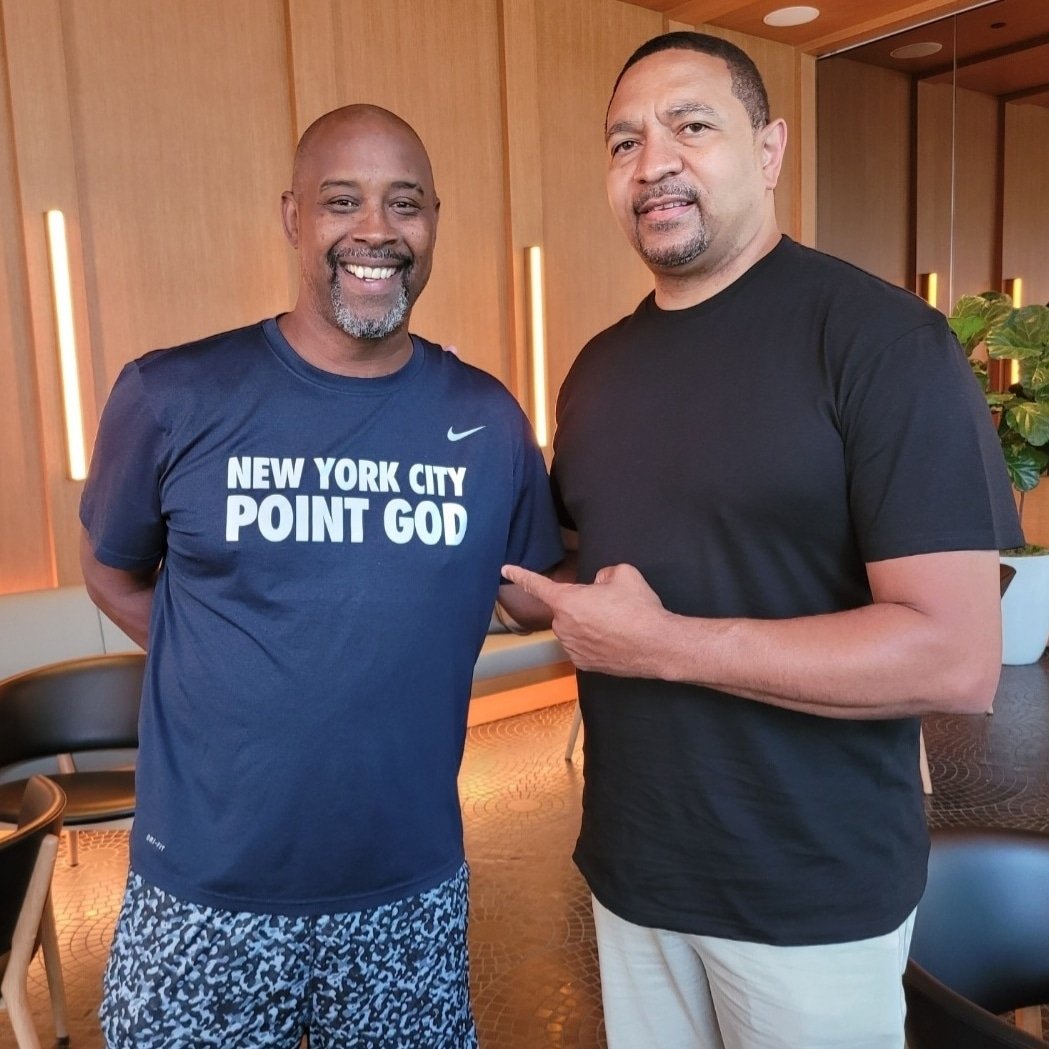 Happy Birthday 🎂 to one of the greatest who I watched and look up to growing up in Queens New York Action 🎬 <a href="/MarkJackson13/">Mark Jackson</a>  eat the cake 🎂!!