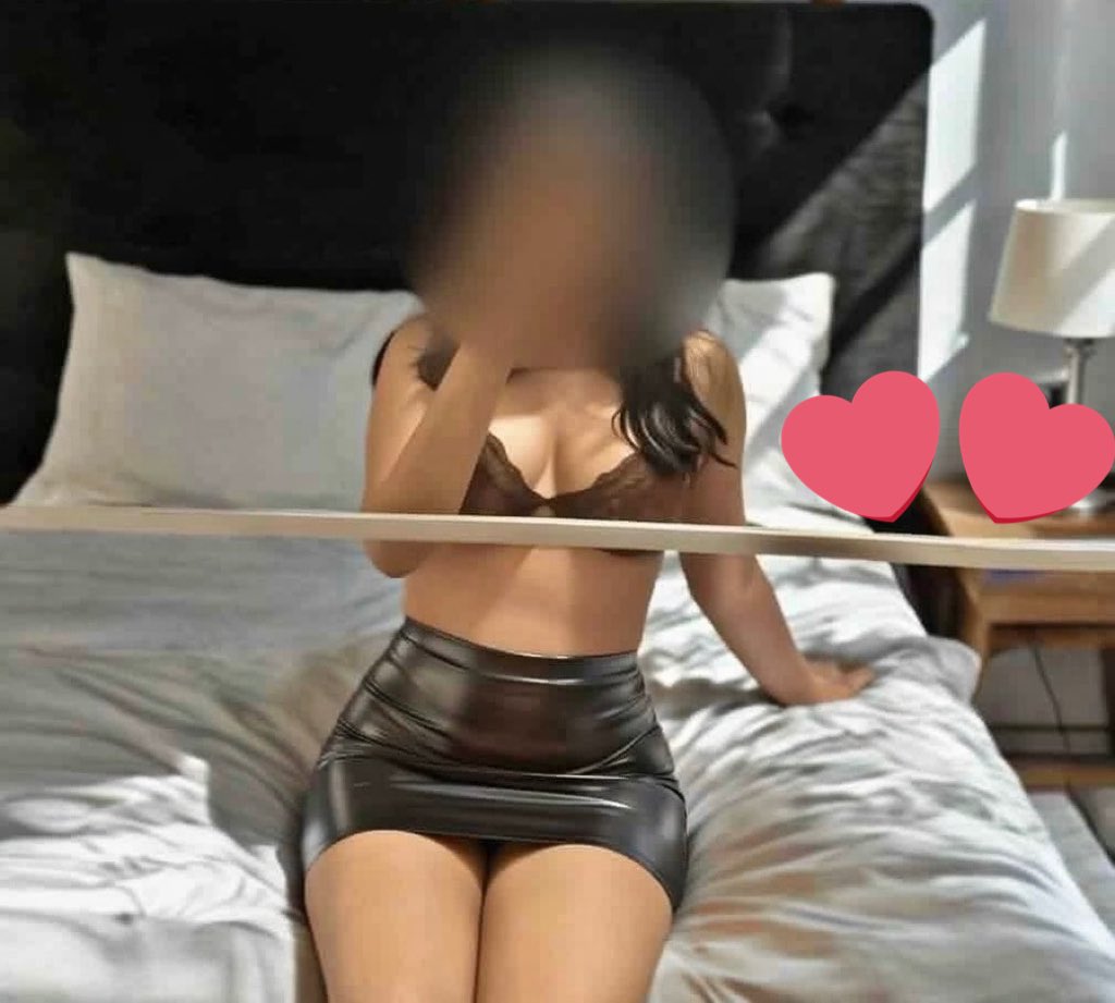 sayaluvsmoney's tweet photo. who doesn’t love latex mini skirts? sending is good 4 you 🖤 https://t.co/dz6DnfldJu