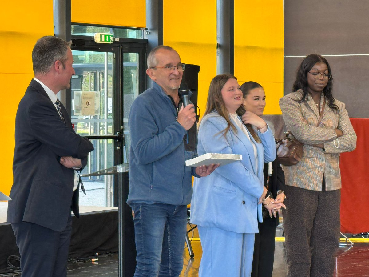 HerveBertocchi's tweet photo. Journée académique de la pédagogie 2026. Le lycée  Sévigné  de Gap remporte deux trophées :prix du public pour "la VR outil de lutte contre le harcèlement" et un prix pour  le projet mémoriel Gap au fil de l histoire. Bravo aux enseignants et aux élèves @AcAixMarseille @DSDEN05 https://t.co/WXJAxTrsJq