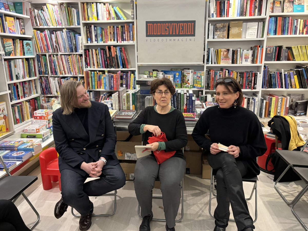 sellerioeditore's tweet image. In tantissimi per ascoltare la testimonianza di Szczepan Twardoch da La linea zero, l’ultima linea del fronte. Adesso da @ModusvivendiB a #Palermo in compagnia di Eleonora Lombardo.