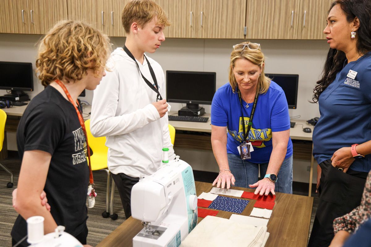 Wellborn_MS's tweet photo. Wellborn Middle School hosted the Education Foundation Grant Showcase on March 31st. The grants showcased included the following:
➡️ Cardboard Cutters for Art
➡️ iPads for Theatre
➡️ Sewing Machines for 7th Grade Math
#WMSWarhawks #successCSISD https://t.co/6hKVP180IE
