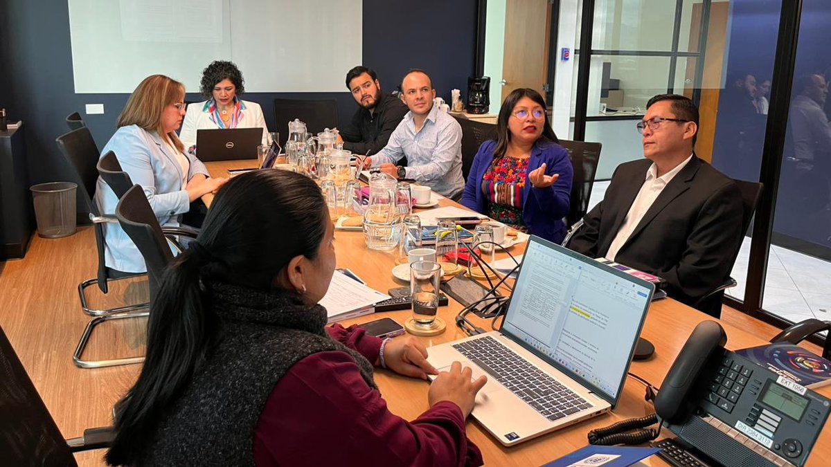 PNUDGuatemala's tweet photo. Consolidamos la herramienta para Planes de Vida Comunitarios, que fortalece la participación y planificación territorial e integra el enfoque de SAN y desarrollo económico local, junto a @SecretariaSESAN y @SCEPgt. 

Con el apoyo de @PNUDGuatemala, @unicefguatemala  @UEGuatemala https://t.co/V3uY7uVMaE