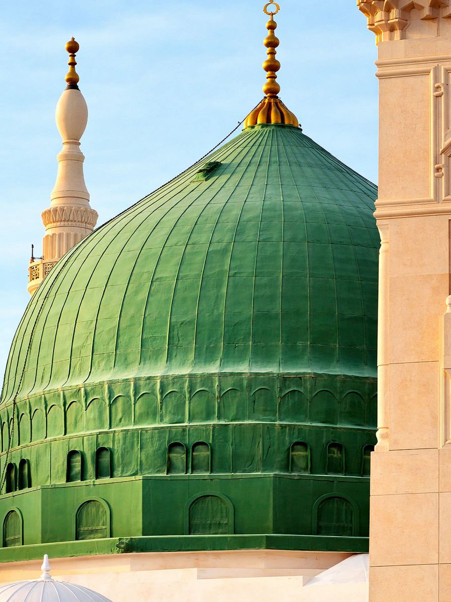 جا کر طیبہ میرے آقاﷺ کو کوئی تو بتائے
گزرے ہوئے لمحوں کی بہت یاد ستائے