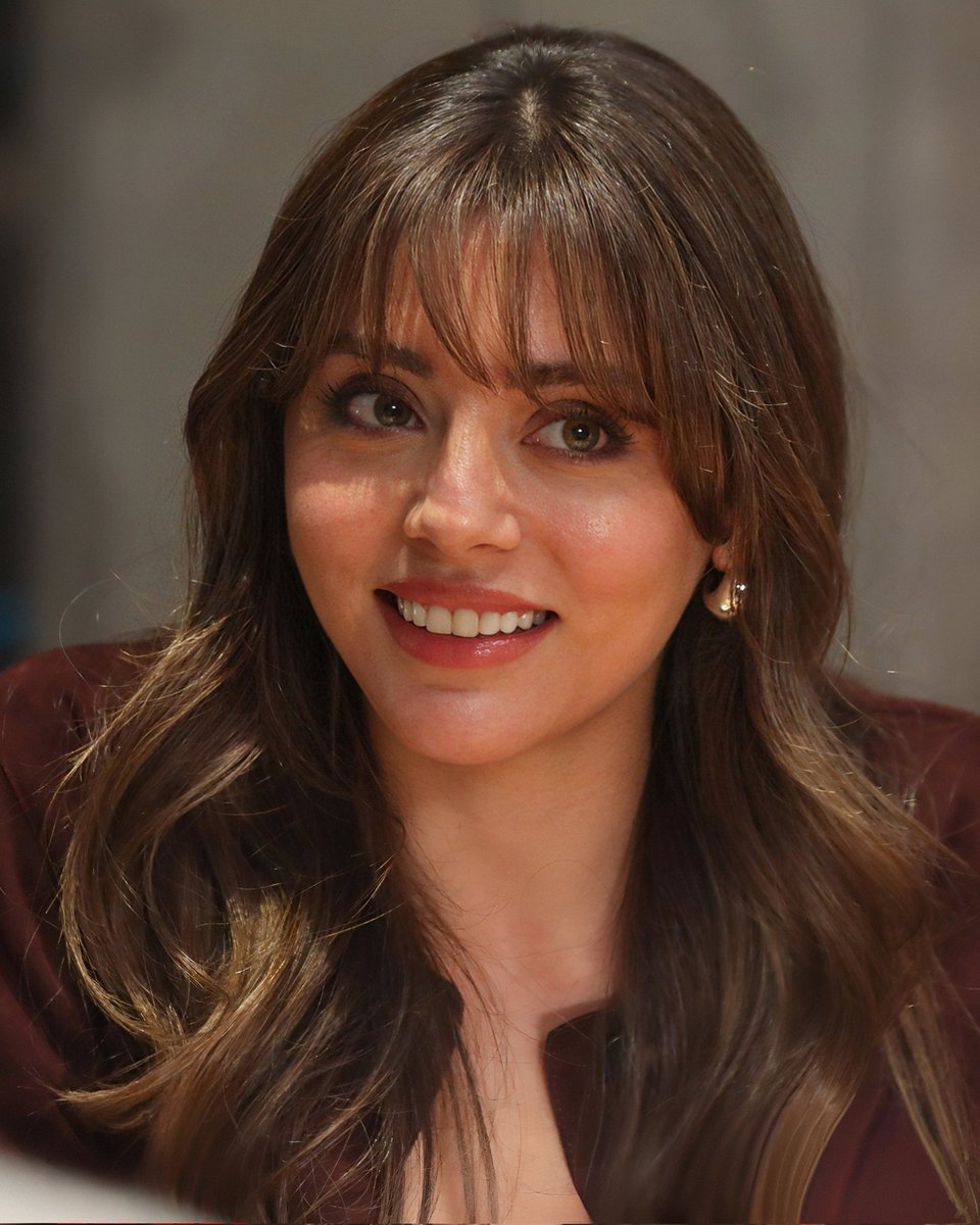 Sanat fedakarlık gerektirir, ama siz her şeyi sihirliymiş gibi gösteriyorsunuz. Sizinleyiz!

#SılaTürkoğlu  SılaTürkoğlu