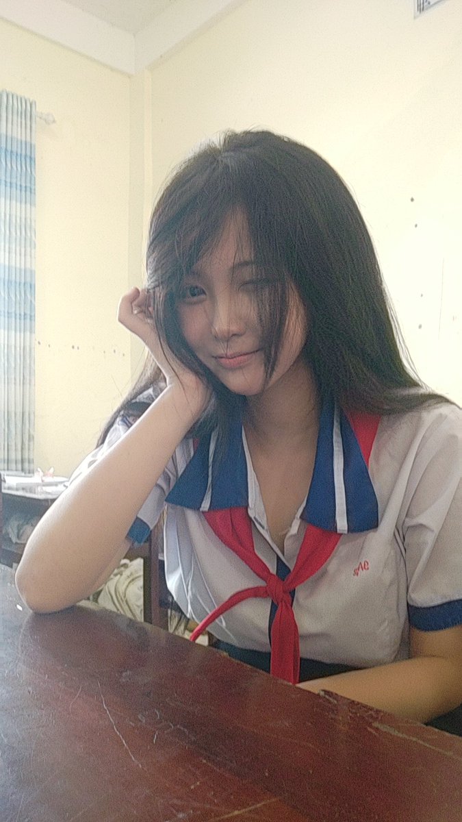 ky868679's tweet photo. Xem lz học sinh thì tym https://t.co/1IoyfAq6sJ