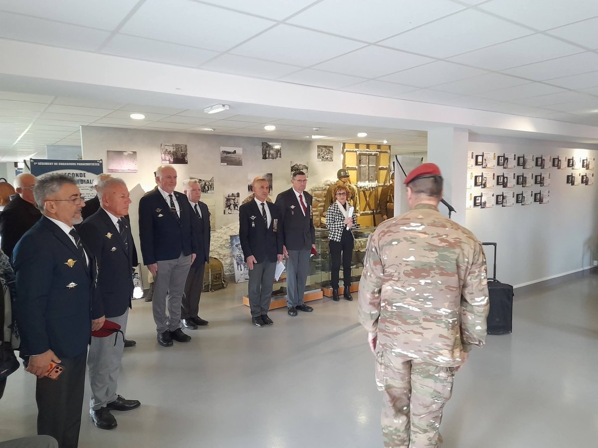 ANOPEX1's tweet photo. Inauguration de la maquette du DRAKKAR au @1erRCP avec la participation du délégué #ANOPEX de l'Ariège, de la présidente de 
 l'ARFVA-DRAKKAR et de plusieurs rescapés.
Un moment de souvenir fort en émotions. https://t.co/u6GCnCYn1O