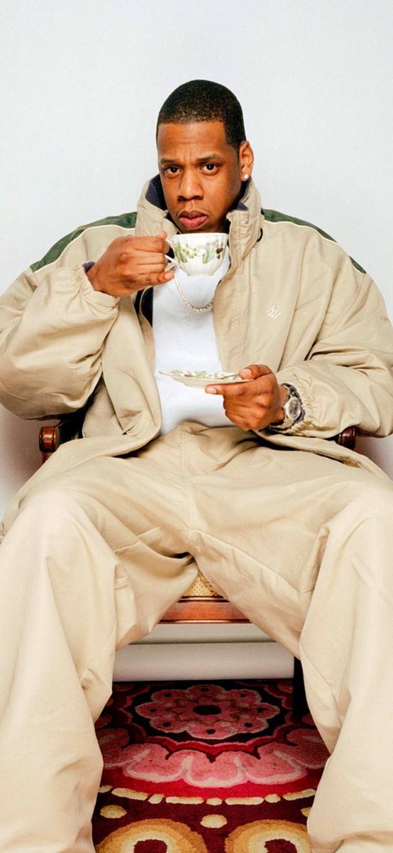 hovinfrance's tweet image. Thread : Jaÿ-Z, une figure d’authenticité et de longévité dans le rap

Dans une industrie musicale souvent marquée par les effets de mode et les transformations d’image, Jay-Z fait figure d’exception. Depuis la sortie de son premier album Reasonable Doubt en 1996 #jayz