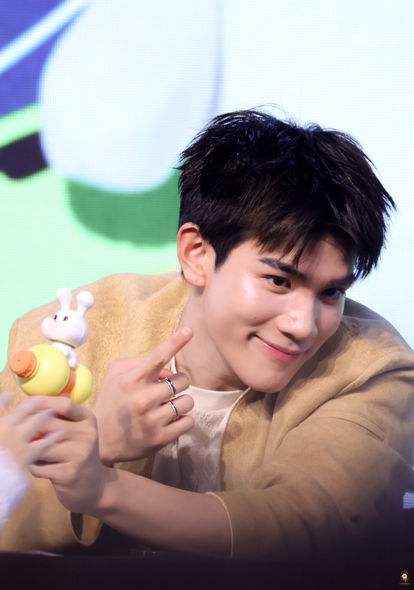 Fourth Fashion tweet media