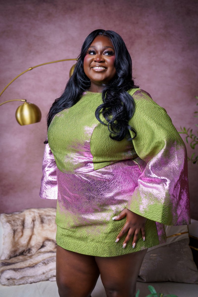 month of muna 🩷 tweet media