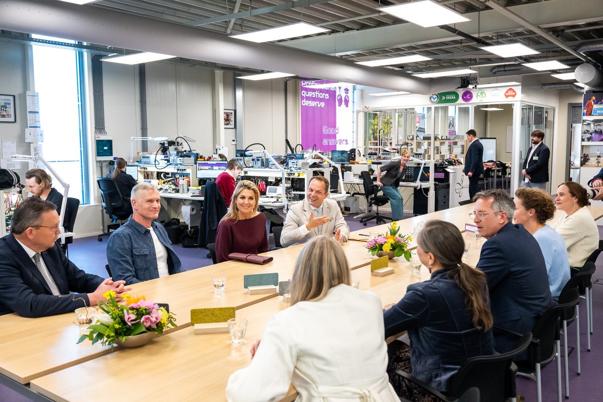 koninklijkhuis's tweet image. Bijna tweehonderd bedrijven en organisaties vormen de Vereniging Circulair Groningen Drenthe en investeren in de transitie naar een circulaire economie in Noord-Nederland. Koningin Máxima bezoekt Vepa in Hoogeveen en JC-Electronics in Leek. koninklijkhuis.nl/actueel/nieuws…