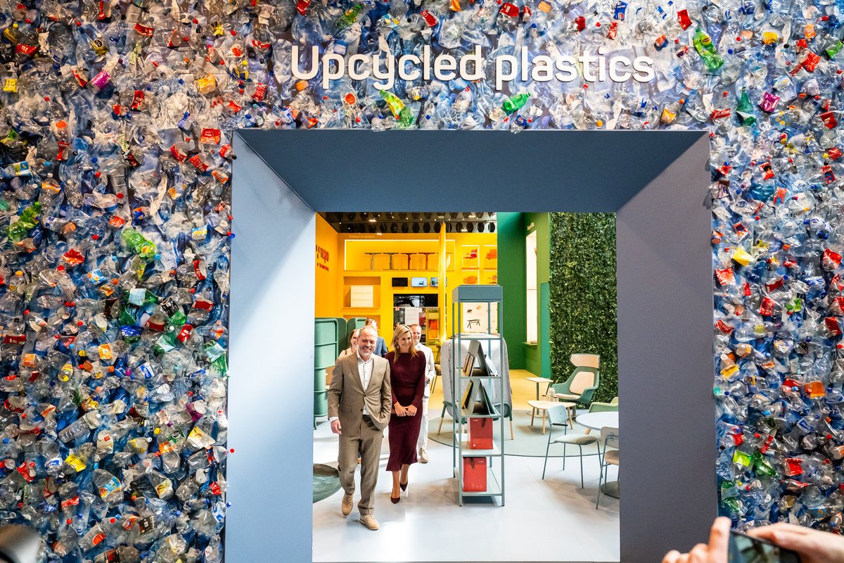 koninklijkhuis's tweet image. Bijna tweehonderd bedrijven en organisaties vormen de Vereniging Circulair Groningen Drenthe en investeren in de transitie naar een circulaire economie in Noord-Nederland. Koningin Máxima bezoekt Vepa in Hoogeveen en JC-Electronics in Leek. koninklijkhuis.nl/actueel/nieuws…