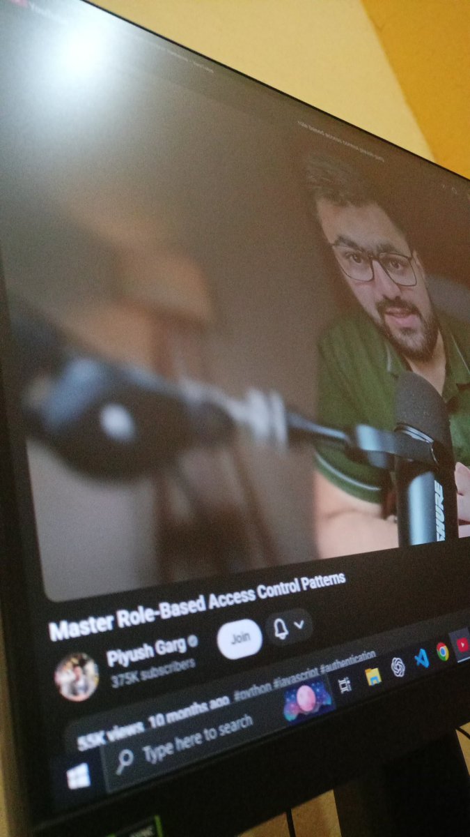 Yadav782002's tweet photo. After so many days today i learnt something which i found really out of my knowledge 😅 but hats off to this man @piyushgarg_dev he not just make video on tech he let your mind open to understand how a particular piece is evolved to solve problem. https://t.co/nxnyATOKbL