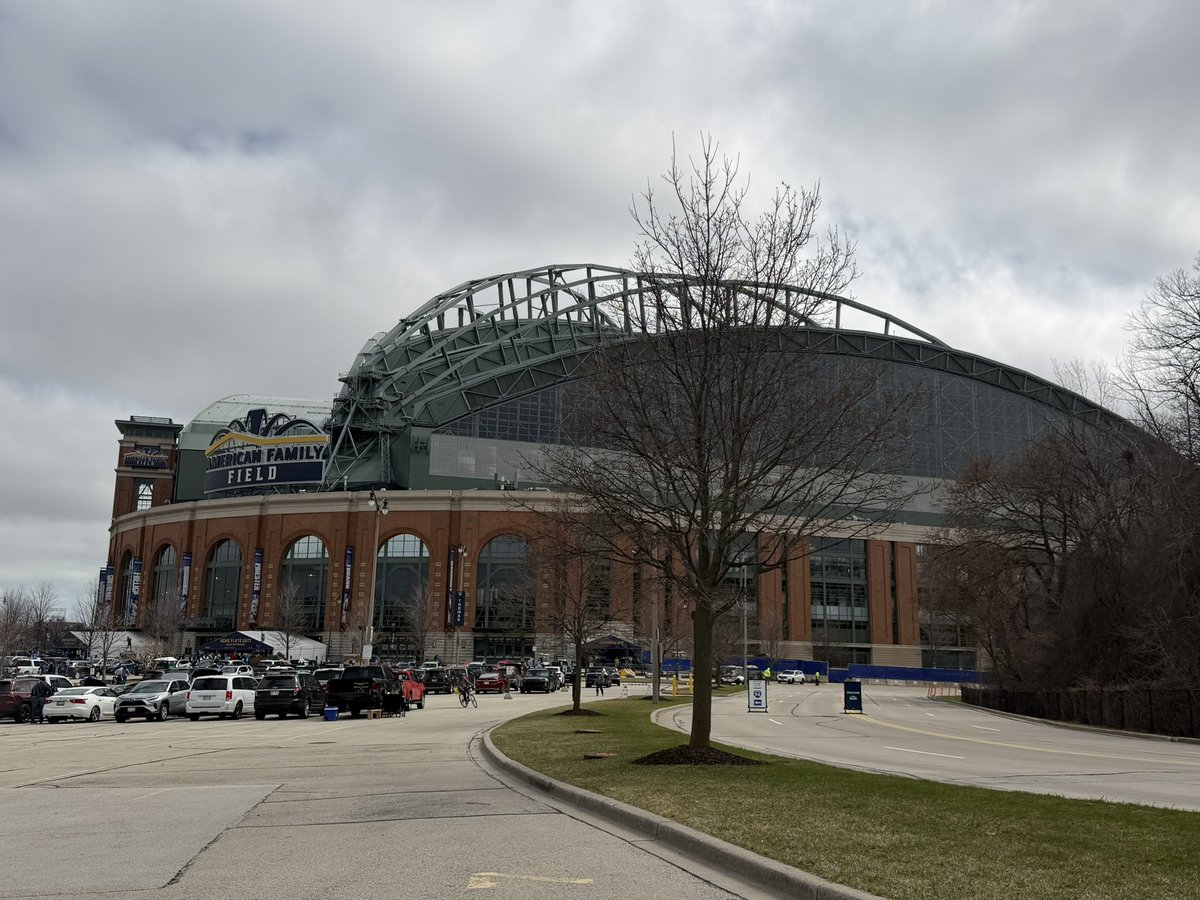 𝒴𝑒𝓁𝒾’𝓈 𝐵𝑜𝓃𝑔 tweet media