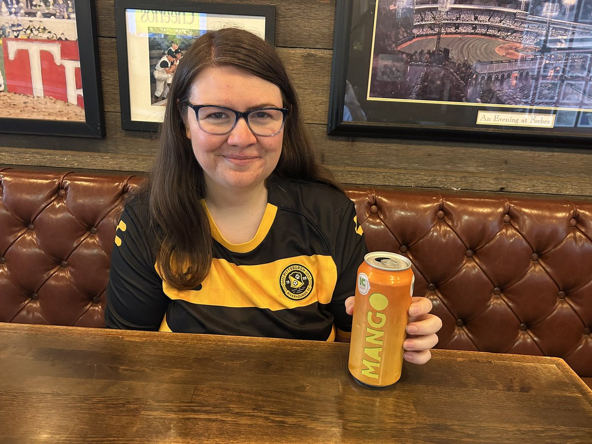 KatieTalksPens's tweet photo. Lunch at North Shore Tavern! IC Mango, pizza and the Pirates game about to start on the TV 🤩 https://t.co/sDbLMHSHnJ