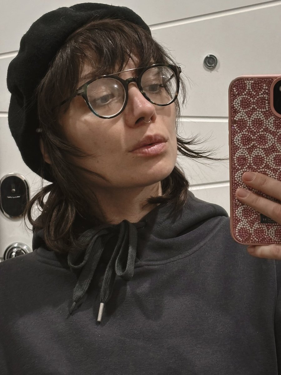 гнида из кокетства tweet media