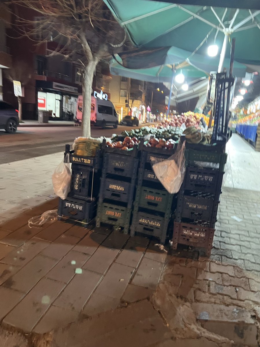 JÖN KÜRT tweet media