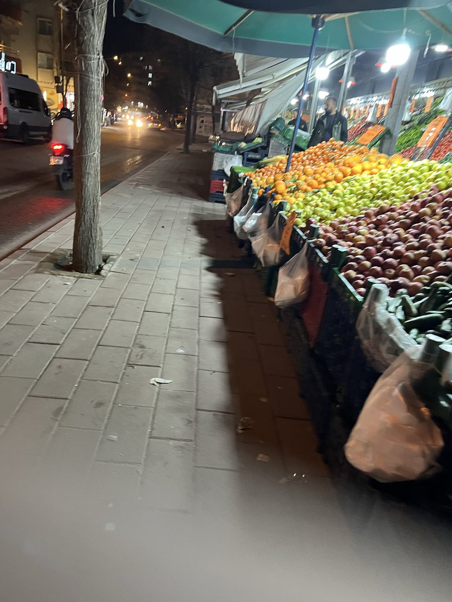 JÖN KÜRT tweet media