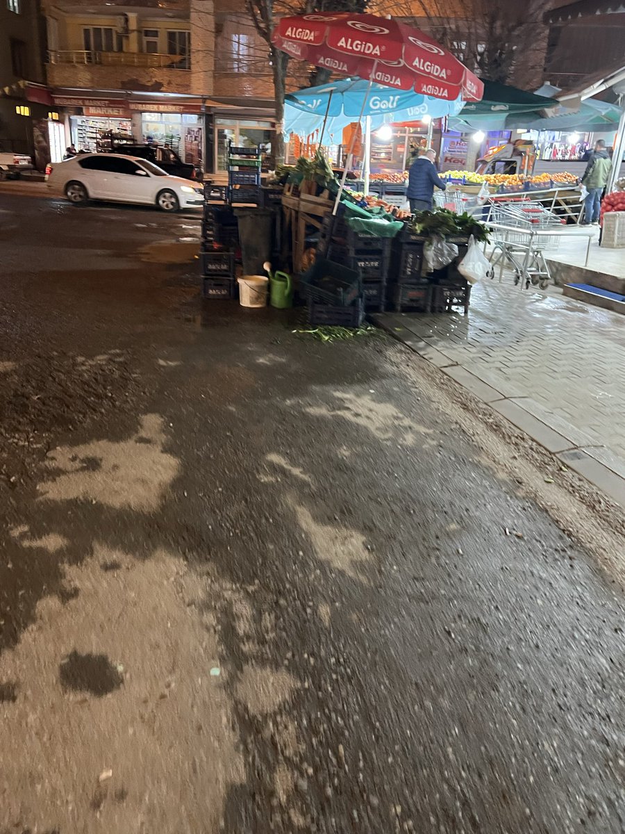 JÖN KÜRT tweet media