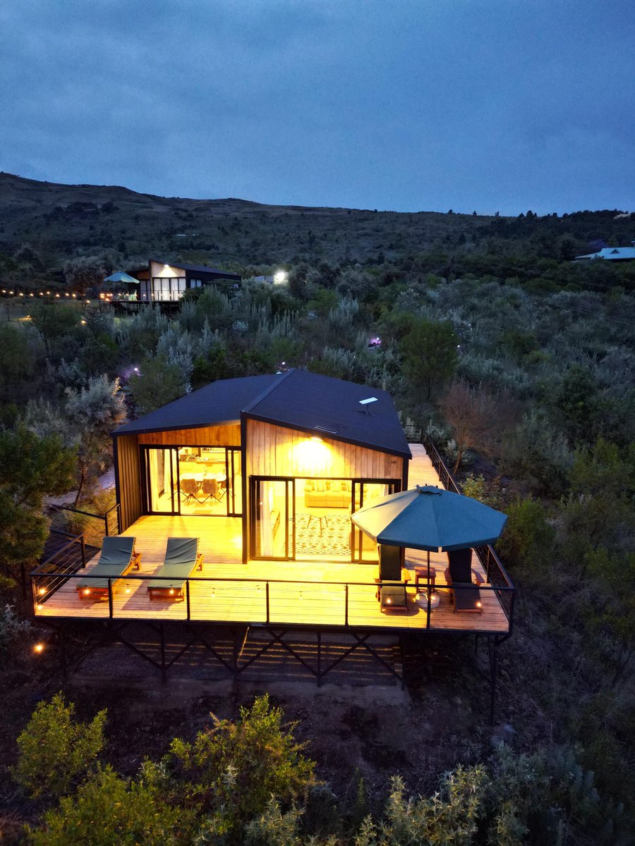 The cliffhanger, naivasha. A newly opened all-ensuite two bedroom offgrid cabin wit access to a pool and great views of naivasha. Current 2026 rates; Ksh.28k