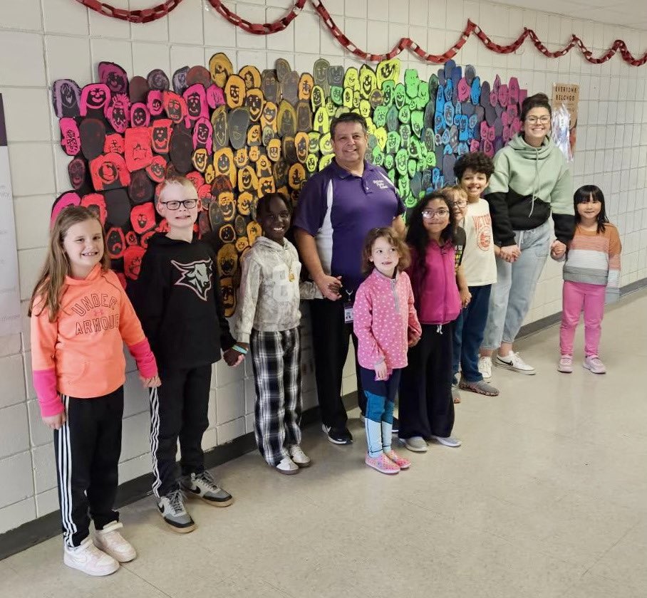 robertsonsclass's tweet photo. We are Human at @LLawrenceElem  #LevelUp #ChooseToInclude #teamBPS #makingconnections @ChadZavala https://t.co/r7YhfFcTiD
