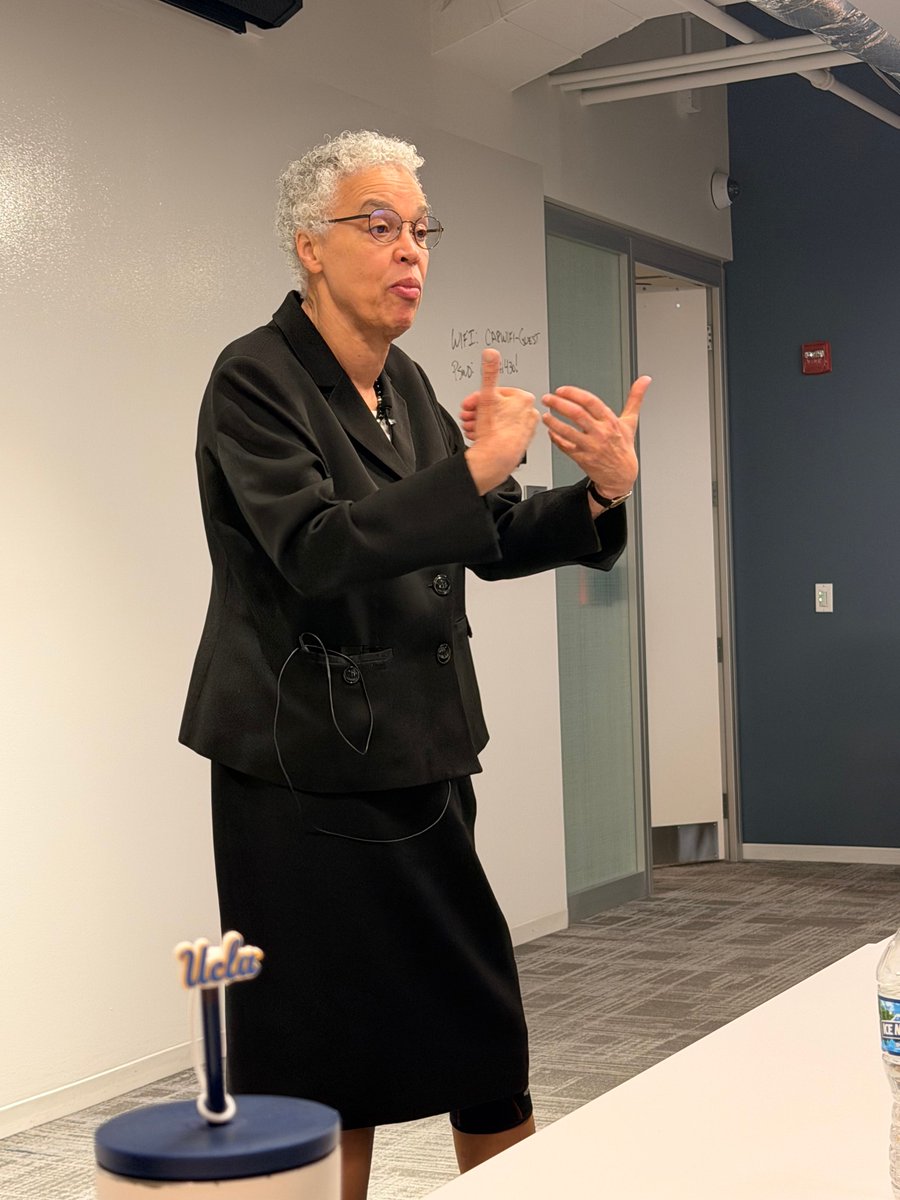 Toni Preckwinkle tweet media