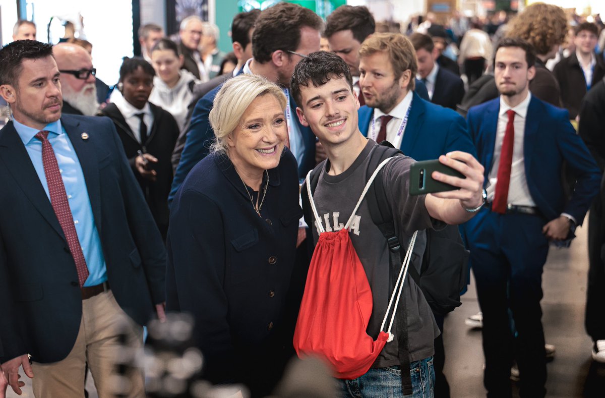 Marine Le Pen tweet media