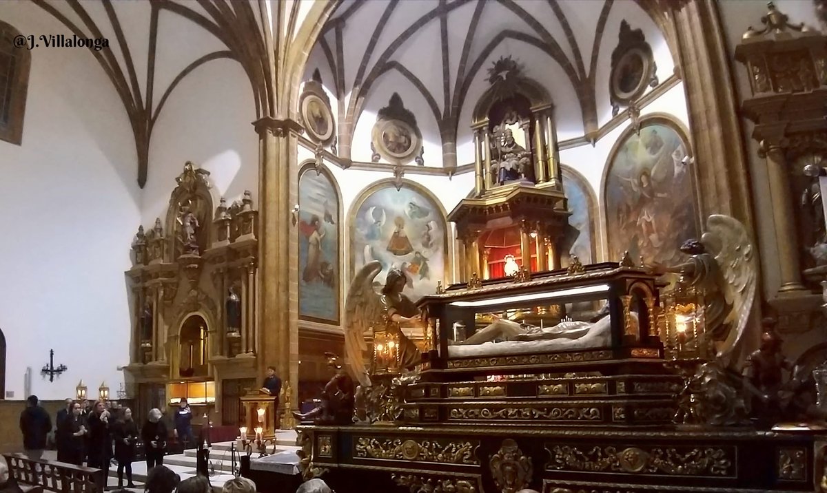 negrosdaimiel's tweet photo. En la tarde de ayer tuvo lugar la bajada, oración, contemplación y entronización de nuestro titular, el Santísimo Cristo del Sepulcro.

Se trató de un acto solemne, marcado por el recogimiento, el silencio y la oración, en el que todos los presentes tuvieron la oportunidad de https://t.co/2eZulnM08o