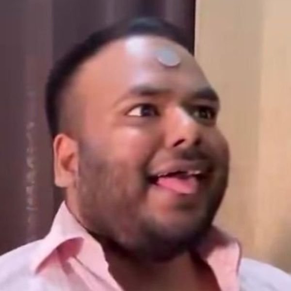 Mai jaha bh dekhu, door door tak bas yahi dikhai deta hai.

~~~khikhikhikhi