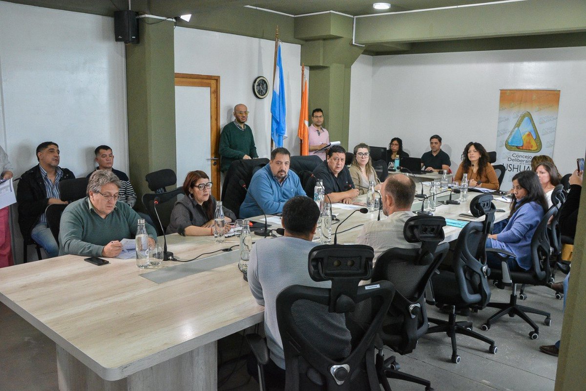 Laura Avila tweet media