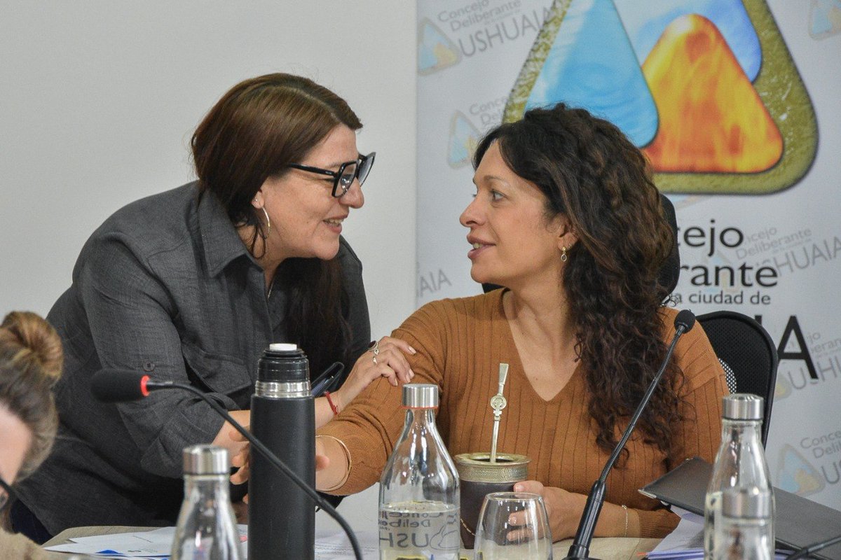 Laura Avila tweet media