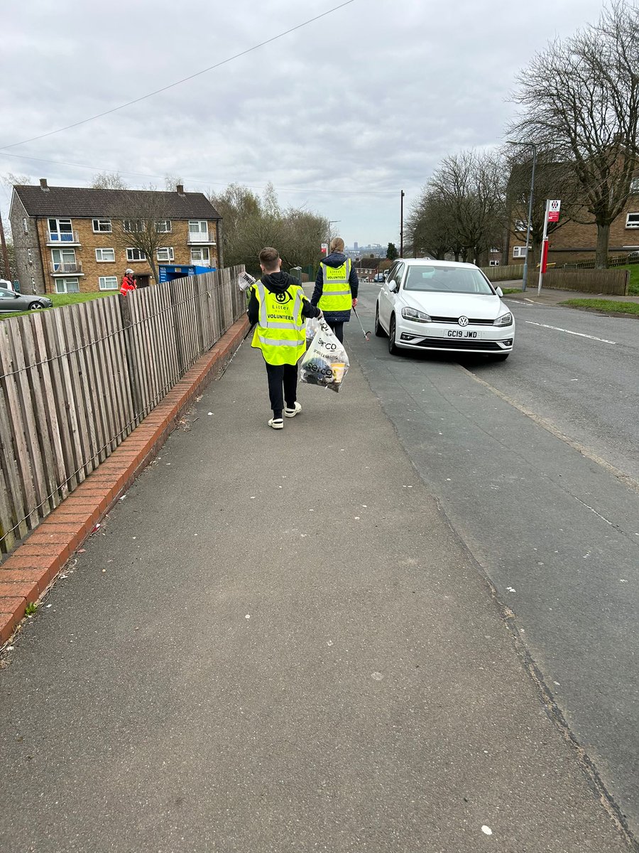 Litterwatch1's tweet image. Huge shoutout to Callum and Angel! While it’s half term, these two were out early this morning litter picking their adopted street in Rowley. Most kids are sleeping in, but these two are out taking real pride in our community. Absolute legends. #Rowley  #HalfTerm #sandwell