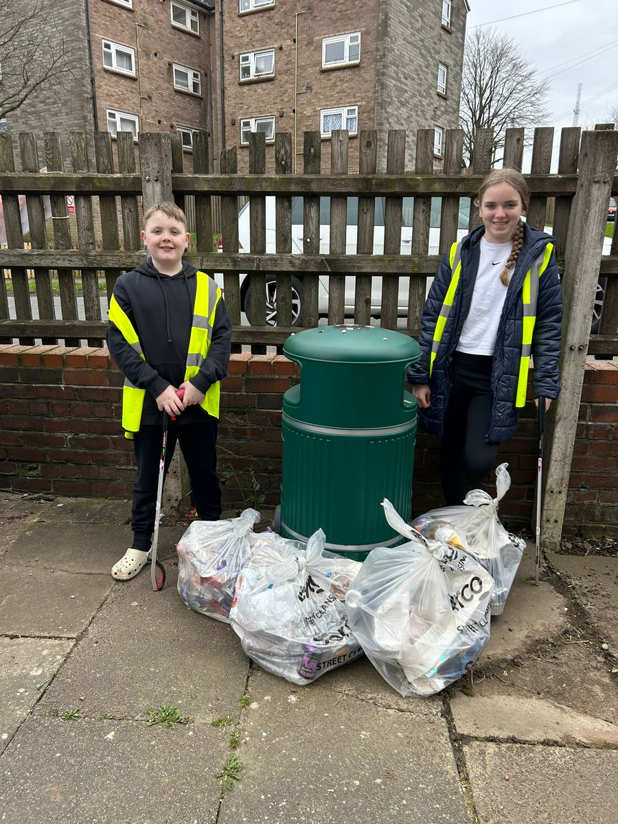 Litterwatch1's tweet image. Huge shoutout to Callum and Angel! While it’s half term, these two were out early this morning litter picking their adopted street in Rowley. Most kids are sleeping in, but these two are out taking real pride in our community. Absolute legends. #Rowley  #HalfTerm #sandwell