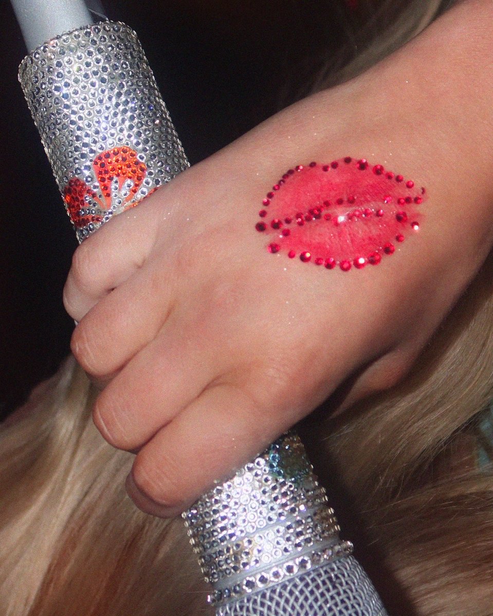 Sophia Sinot tweet media