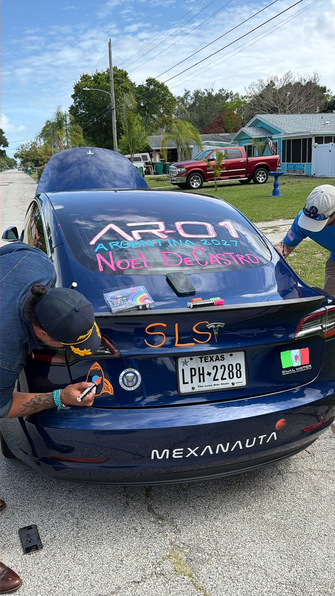 Noel de Castro tweet media