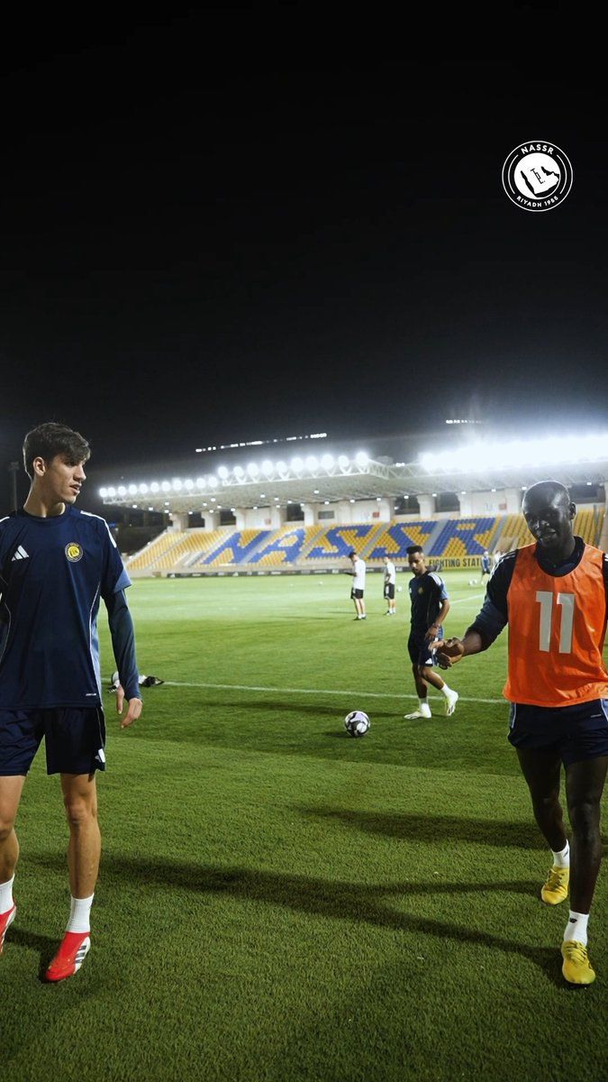 لاعب فريق النصر حيدر عبدالكريم يُبارك للعراقيين التأهل لكأس العالم 2026. وساديو ماني يتوقـع نتيجة مباراة السنغال و #العراق 