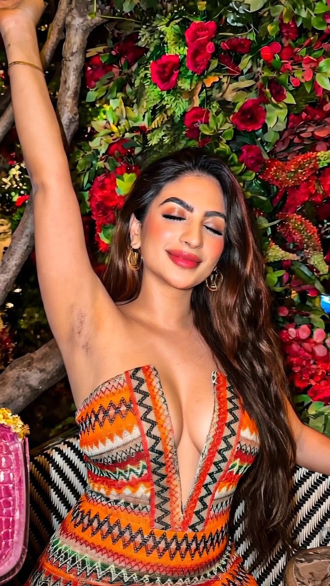 biznoriboi's tweet image. Caught mid-pose, pits looking this good on purpose ✨
#Armpit #Pits #Glam #DesiHot #XTrending Hairy