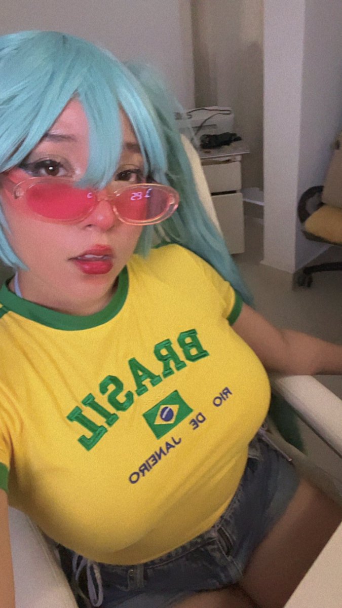 HeniiOwO tweet media