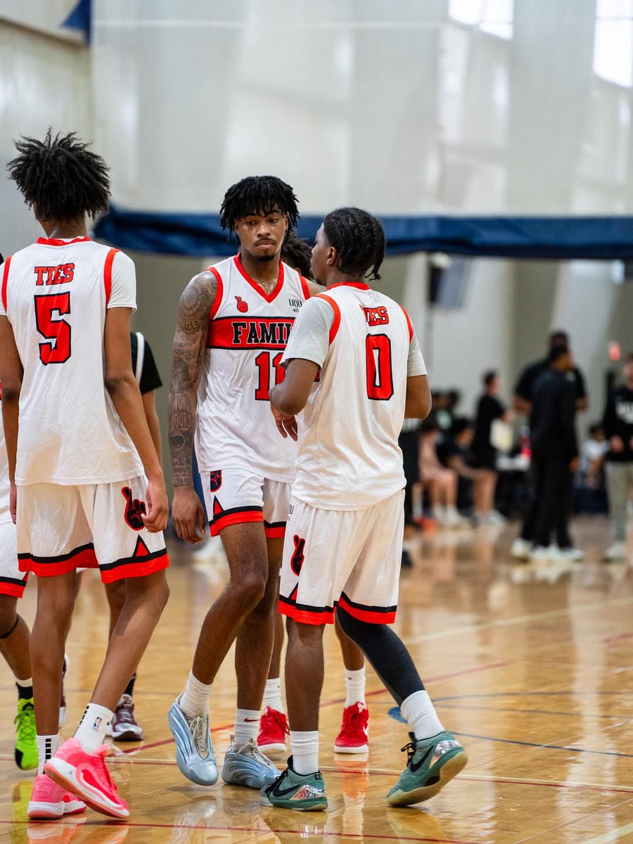Family Ties Basketball tweet media