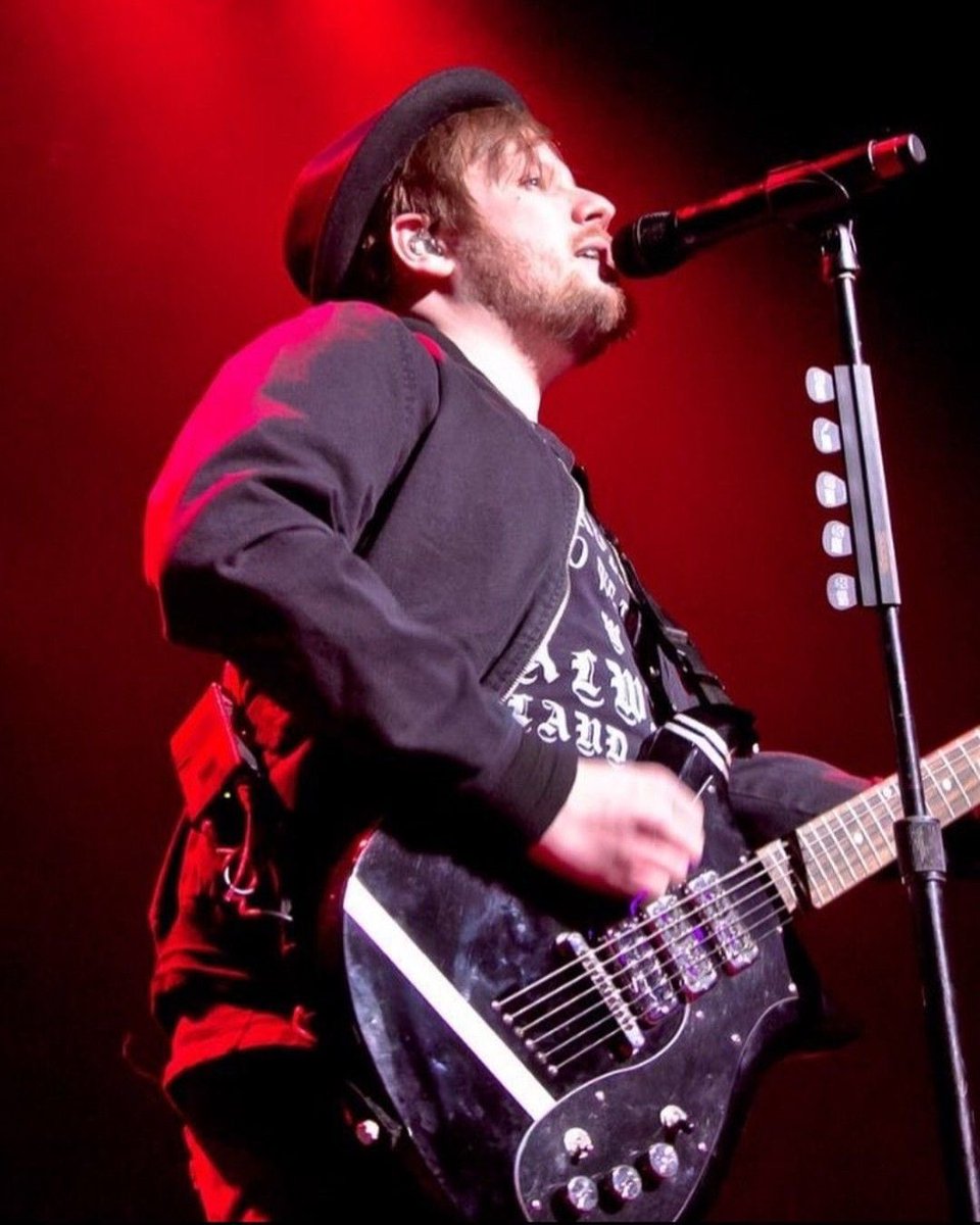 Writing Sleeper Hits 🖤🩶🤍💜 tweet media