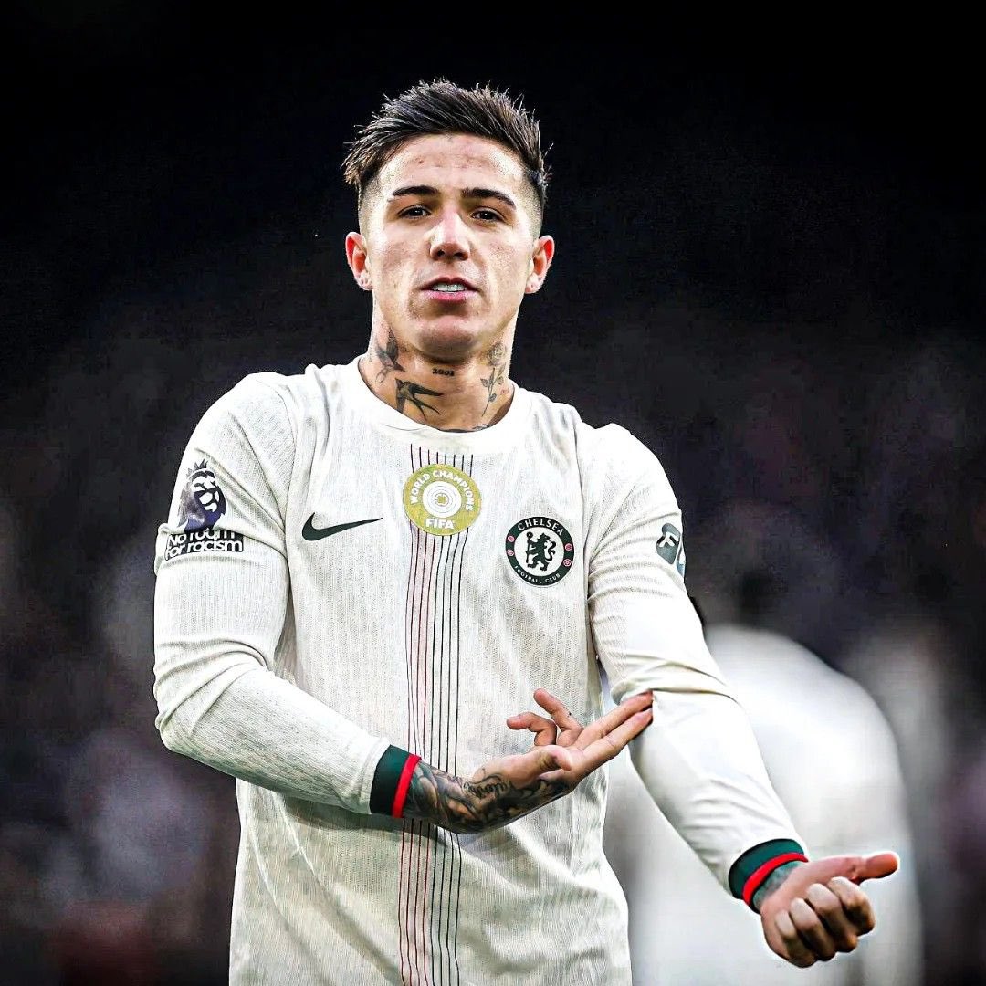 هل تريد أن ترى إنزو فرنانديز في ريال مدريد؟ 

🚨 ماستانتوونو : بالطبع أحب أن يكون إنزو فرنانديز زميلي في الفريق، لكنني لا أعرف عنه شيئاً ولا عن ريال مدريد.
