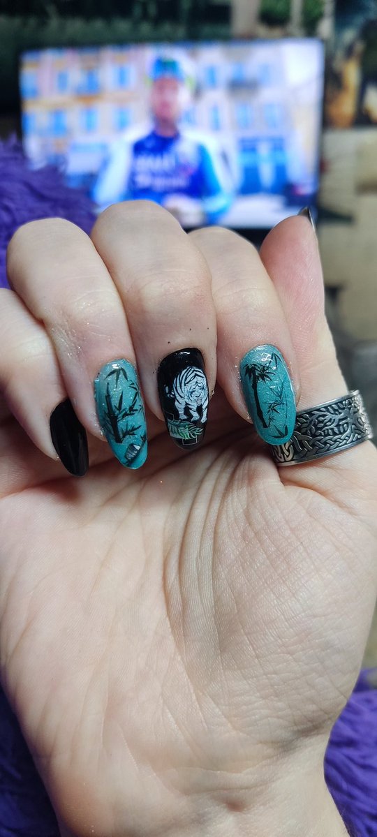 счастливо гадючится 🏹 tweet media