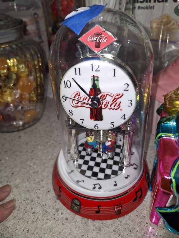 ListSale's tweet photo. Bidding is picking up on our Retro Concessions &amp; Sweet Shop Auction—Coca-Cola collectibles, popcorn machines, candy displays, and more across 1100+ lots.

Plenty of items still just getting their first bids.

https://t.co/OfOBUvi0Us https://t.co/eweAkLhZXl