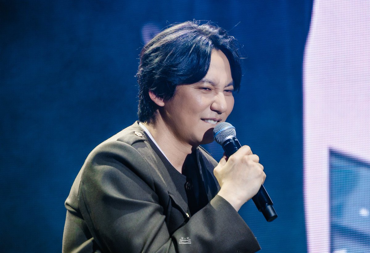 girl who eat carrots 🥕 tweet media