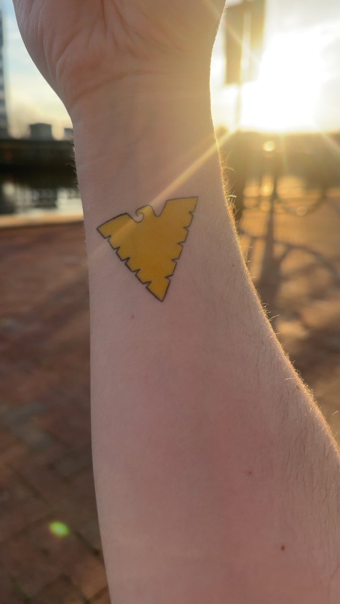 BlakeGrey__'s tweet photo. sun’s out tattoo’s out 🐦‍🔥 https://t.co/K6BVc7XXI3