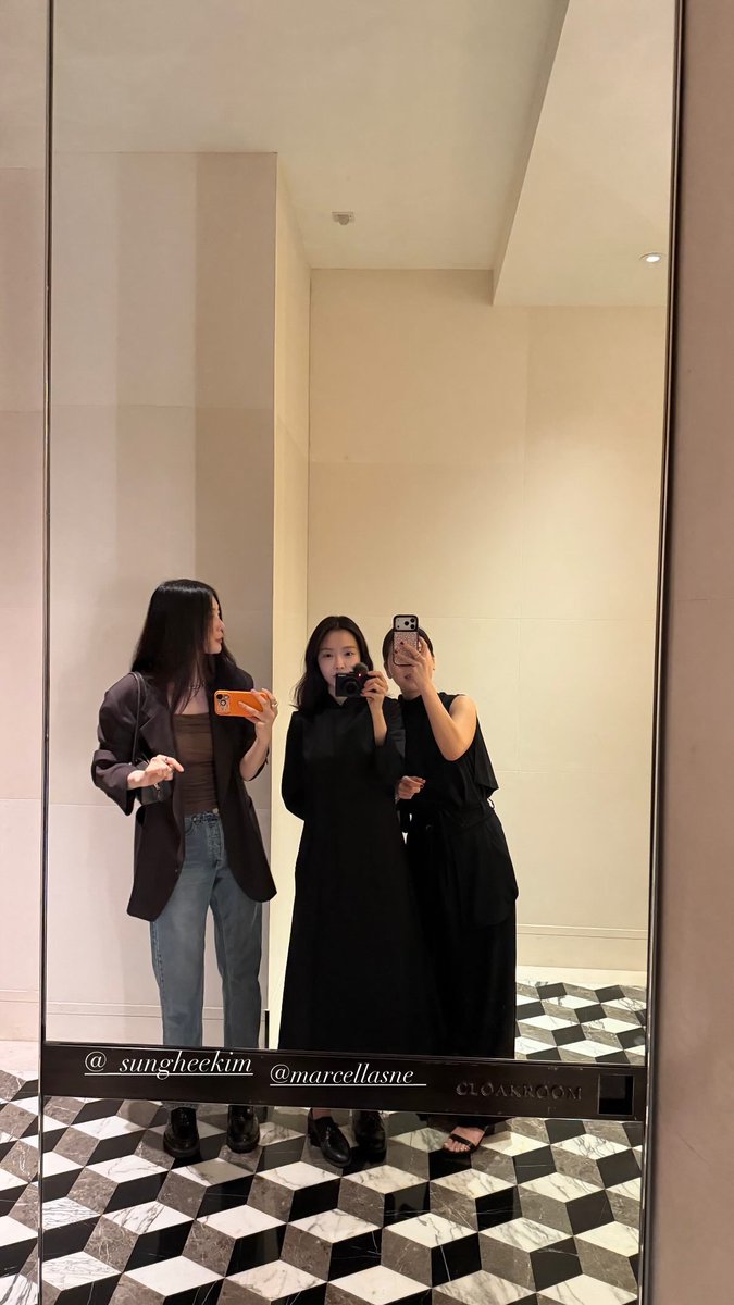 naeun, 손 tweet media