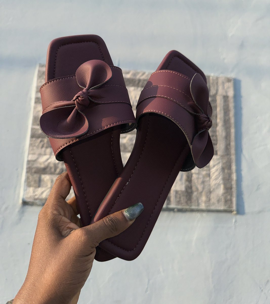 AweniOnibata's tweet photo. Who doesn’t like a finely bowed pair of slippers🤗

10,000 naira

Abule oja, Lagos. https://t.co/ZkyBbrxQ46