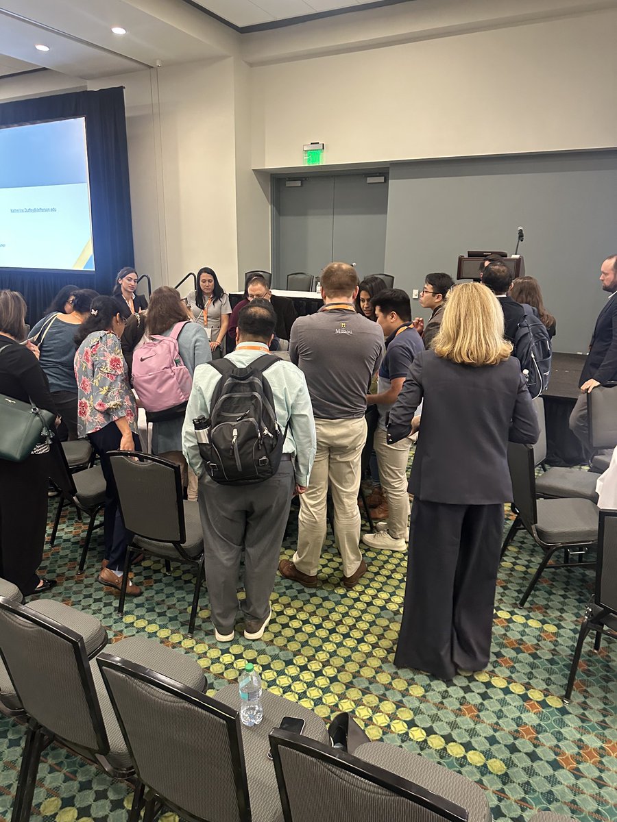 CalBear5's tweet photo. 20. Finally talk, Dr. Duffy and Nardone lure the audience with humor and show and tell to win the end of day 2!
📌collab = 🔑
📌 anatomy informs likely dx/tx
📌 stents are catnip for Physicians🤣
🧵... https://t.co/ukEleavx96
