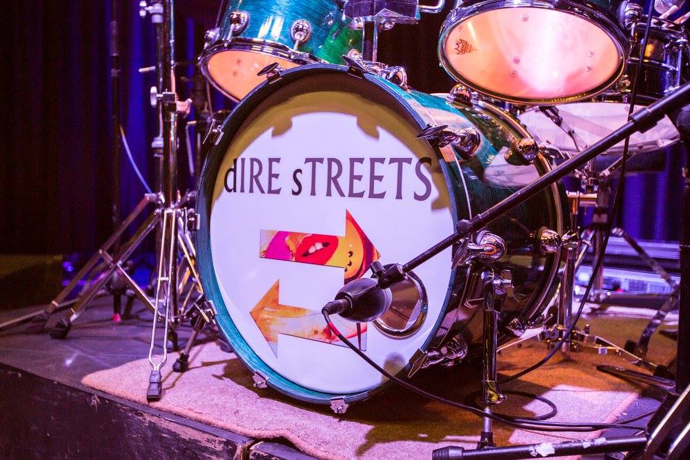 WatersmeetVenue's tweet image. 🎸 Dire Streets – Friday 17 Apr, 7:30pm!

Experience the classic hits of Dire Straits performed live with stunning musicianship! 🎶 orlo.uk/smyD1

#DireStreets #DireStraitsTribute #LiveMusicUK #WatersmeetTheatre #GuitarLegends #RockNight #UKTributeBands #ClassicRockLive
