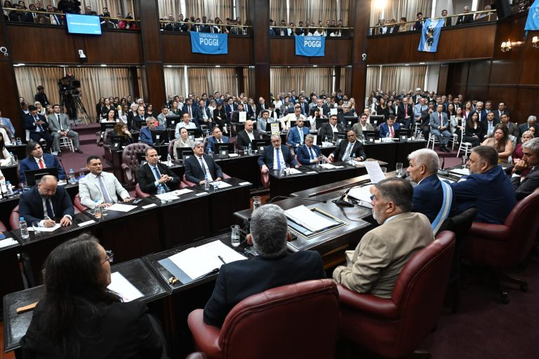 🟣 El Gobernador detalló las políticas educativas y anunció la pretensión de una reforma constitucional

Poggi dejó inaugurado el 39° período bicameral de sesiones ordinarias de la Legislatura provincial con un discurso sobre sus políticas educativas.

agenciasanluis.com/?p=1152991