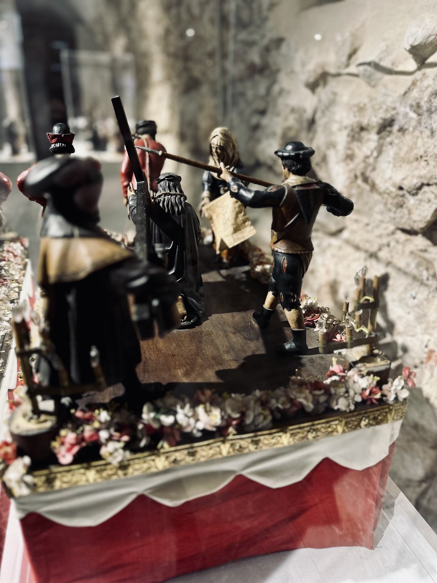 manuelsart's tweet photo. Las piezas escultóricas de las maquetas de los pasos de Semana Santa de Valladolid de mi bisabuelo Pedro Verdugo se pueden ver en la Sala de Exposiciones de San Benito. Ademas puedes comprar el libro sobre su vida y obra escrito por @Javierbaladron y editado por @jcssvall https://t.co/jzsjYWYS6K